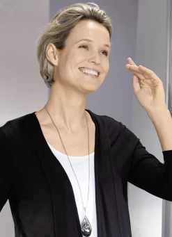 Halskette mit Tropfenanhänger