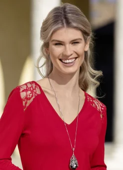 Halskette mit Tropfenanhänger