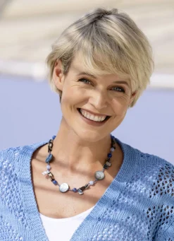 Halskette mit verschiedenen Schmuckelementen