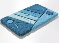 Handgearbeitete Badgarnitur in harmonischen Farbtönen