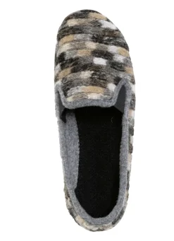 Hausschuh aus gemustertem Textilmaterial