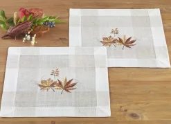 Hübsch bestickte Tisch- und Raumdekoration