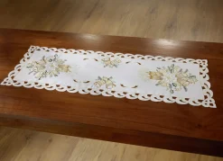 Hochwertig bestickte Tisch- und Raumdekoration aus dem Hause Schäfer