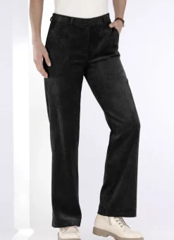 Hose in modischer Weite