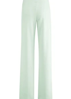 Hose in modischer Weite