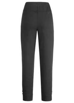 Hose mit dekorativen Zierknöpfen