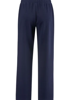 Hose mit dekorativen Zierknöpfen