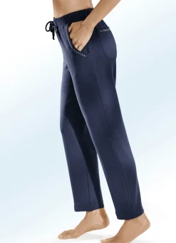 Hose mit dekorativer Nietenzier