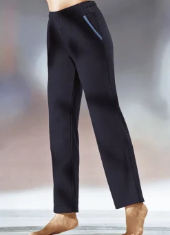 Hose mit Glanzgarn besticktem Zierband