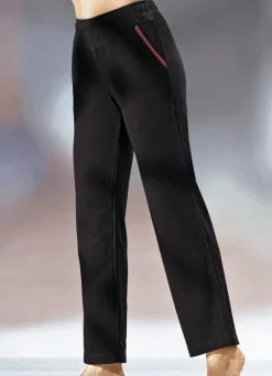 Hose mit Glanzgarn besticktem Zierband