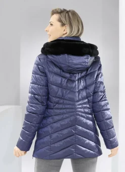 Jacke aus recycelten Fasern