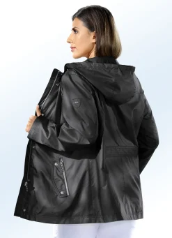 Jacke mit abnehmbarer Kapuze