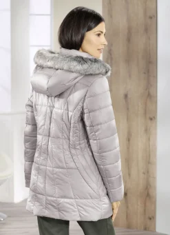 Jacke mit abnehmbarer Kapuze