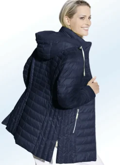 Jacke mit gesmoktem Rand an der abnehmbaren Kapuze