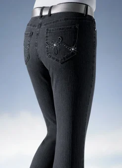 Jeans verziert mit funkelnden Strasssteinen