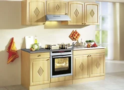 Küchenprogramm mit profilierter Front