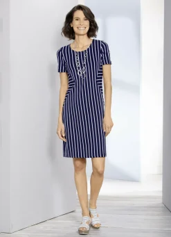 Kleid in angesagter Streifenoptik