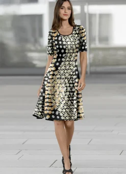 Kleid in schwingender Schlupfform