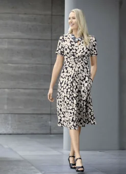 Kleid mit extravaganter Knotenoptik