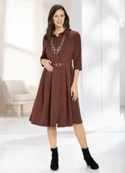 Kleid mit Gürtel