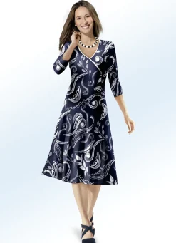 Kleid mit Kontrasteinfassung