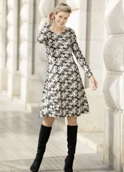 Kleid mit leichter Taillierung