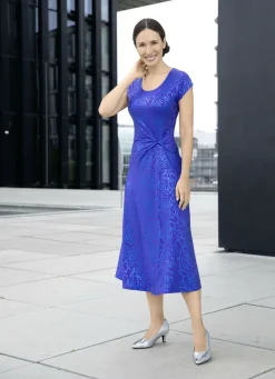 Kleid mit raffinierter Knotenoptik