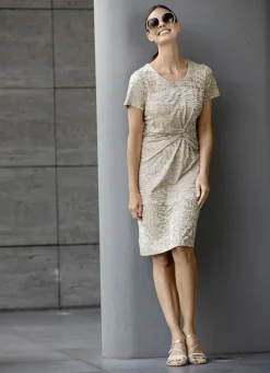 Kleid mit raffinierter Knotenoptik