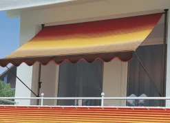 Klemm-Markise mit innenliegendem Kettenantrieb