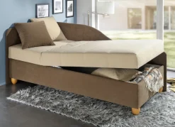 Komfort-Studioliege auf massiven Holzfüßen