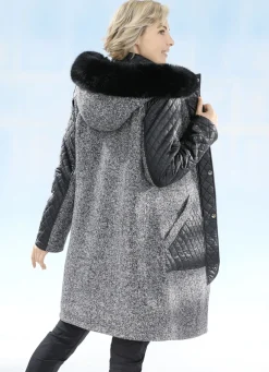 Kurzmantel im angesagten Materialmix