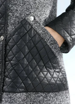 Kurzmantel im angesagten Materialmix