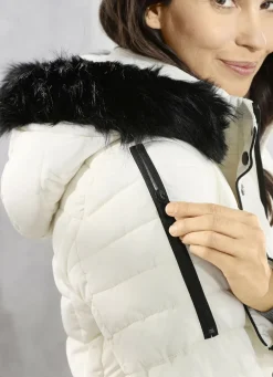 Kurzmantel mit Kunstpelz-Innenausstattung in der Kapuze