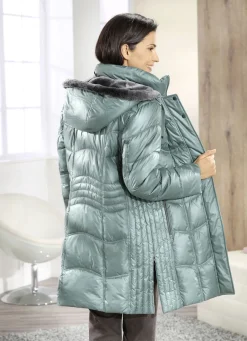 Kurzmantel mit Längssteppung seitlich