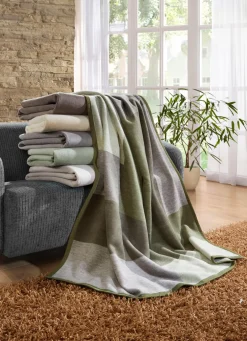 Kuschelige Decke mit Veloursbandeinfassung