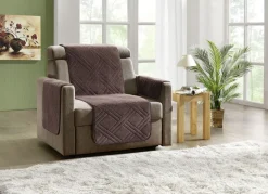 Kuschelweiche Wohnaccessoires mit Bandeinfassung