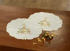 Liebevoll bestickte Tisch- und Raumdekoration