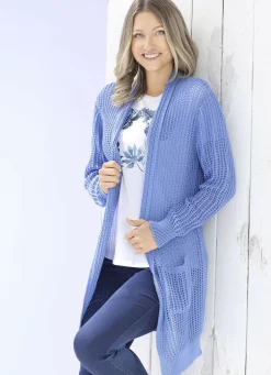 Long-Strickjacke in streckender Streifenoptik