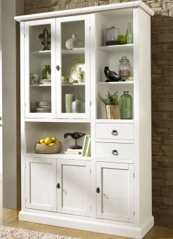 Möbelserie aus teilmassivem Holz