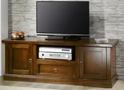 Möbelserie aus teilmassivem Holz