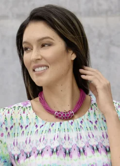 Mehrreihige, pinkfarbene Halskette