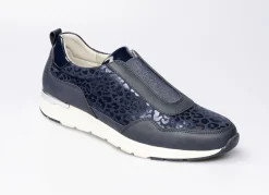 Modischer Stretch-Sneaker im Leo-Look