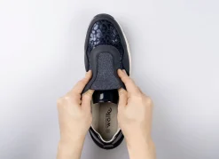 Modischer Stretch-Sneaker im Leo-Look