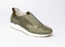 Modischer Stretch-Sneaker im Leo-Look