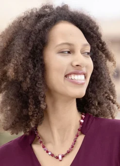 Muschel-Halskette mit facettierten Kristallsteinen