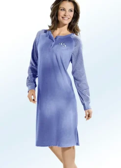 Nachthemd aus Frottierstretch, Langarm mit Knopfleiste und Bündchen