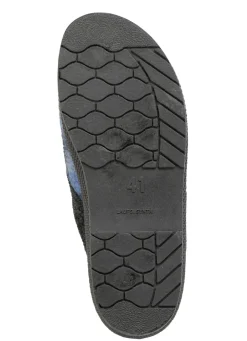 Pantoffel aus kariertem Textilmaterial