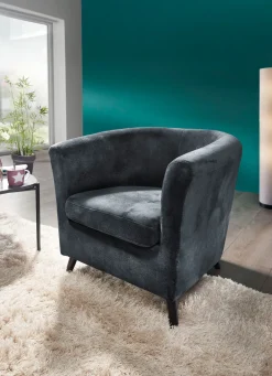 Pflegeleichter Sessel auf Holzfüßen