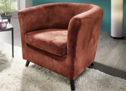 Pflegeleichter Sessel auf Holzfüßen