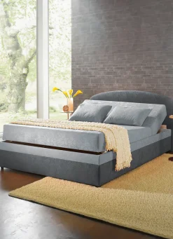 Polsterbett mit geräumigen Bettkasten